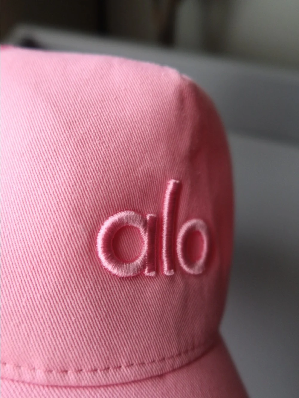 ALO Yoga District Trucker Hat – Candy Heart Pink